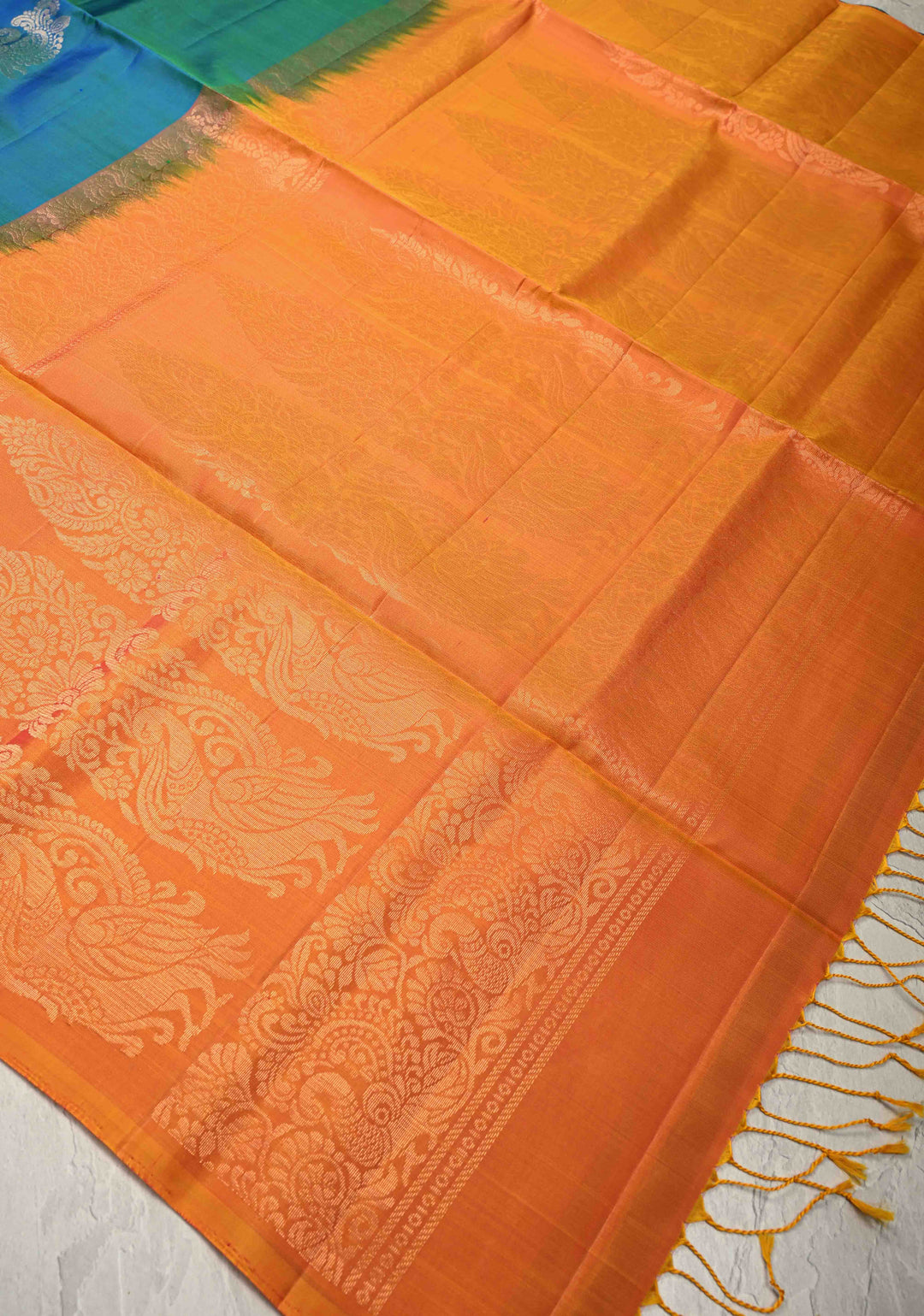 Peacock Blue Dual tone Borderless Kanjivaram Soft Silk Saree with Peacock Buttas and Contrast Pallu | SILK MARK CERTIFIED | SHOBITAM