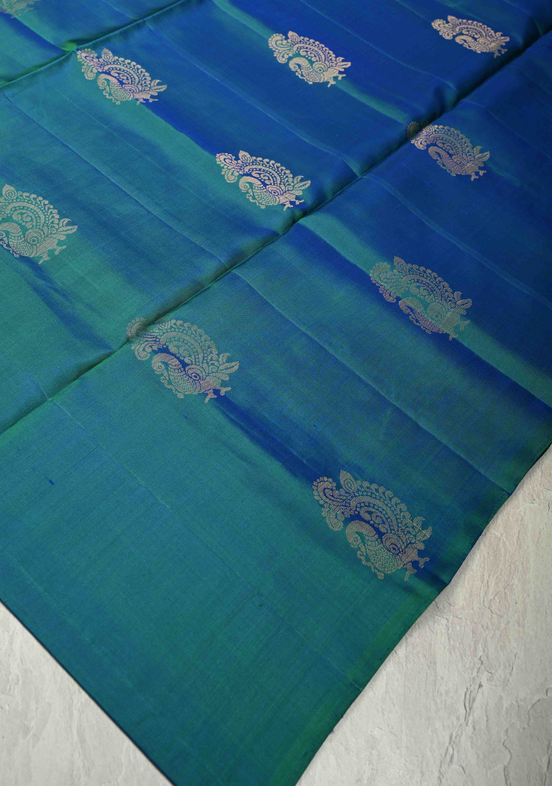Peacock Blue Dual tone Borderless Kanjivaram Soft Silk Saree with Peacock Buttas and Contrast Pallu | SILK MARK CERTIFIED | SHOBITAM