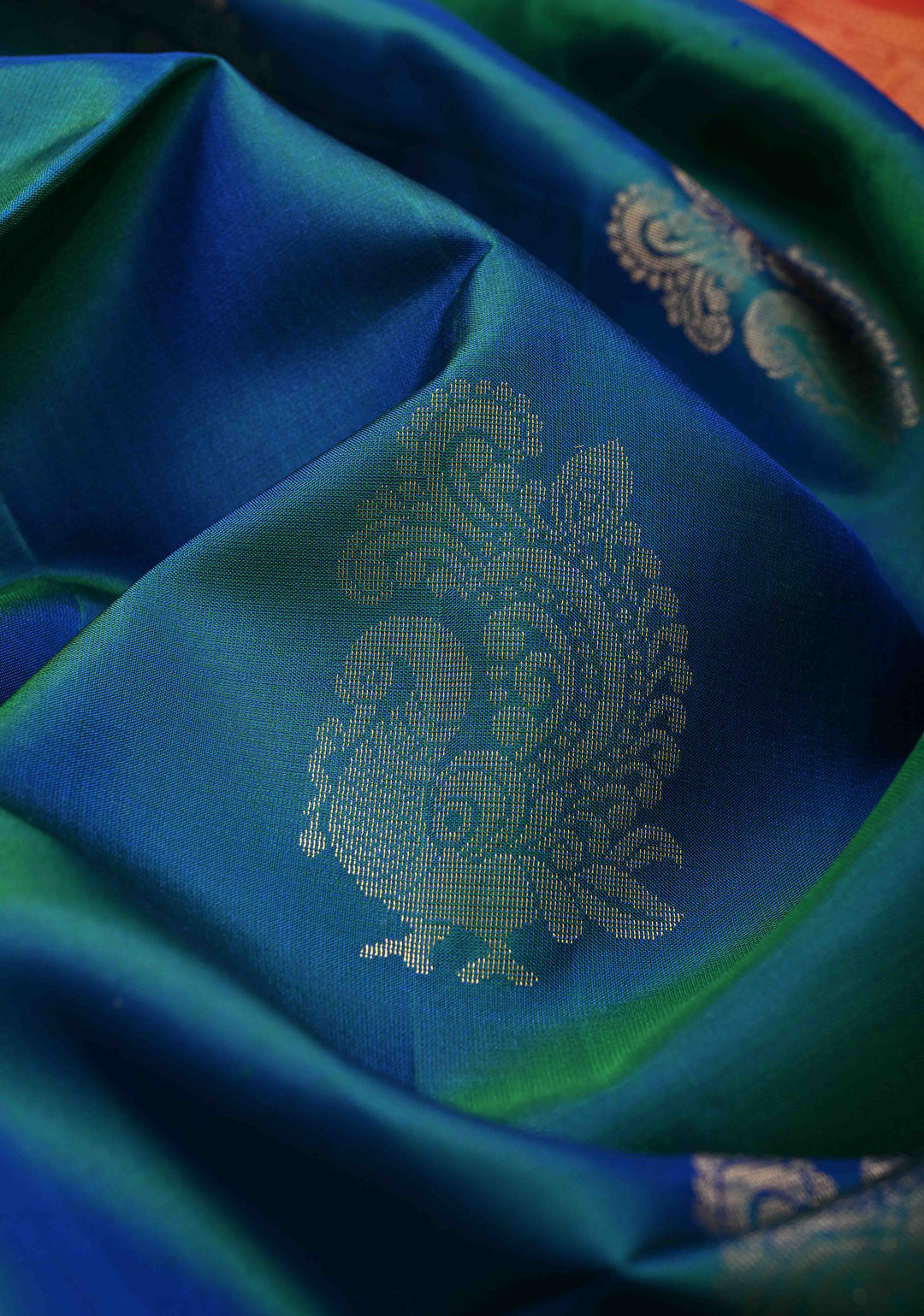 Peacock Blue Dual tone Borderless Kanjivaram Soft Silk Saree with Peacock Buttas and Contrast Pallu | SILK MARK CERTIFIED | SHOBITAM