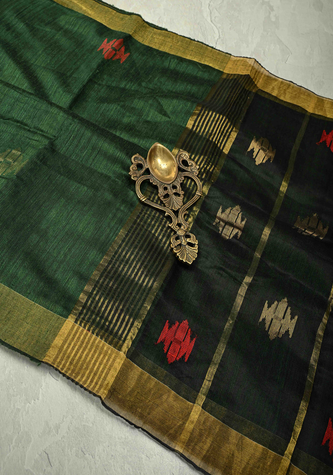 Green Gold Handloom Matka Silk Jamdani Saree with blouse Piece