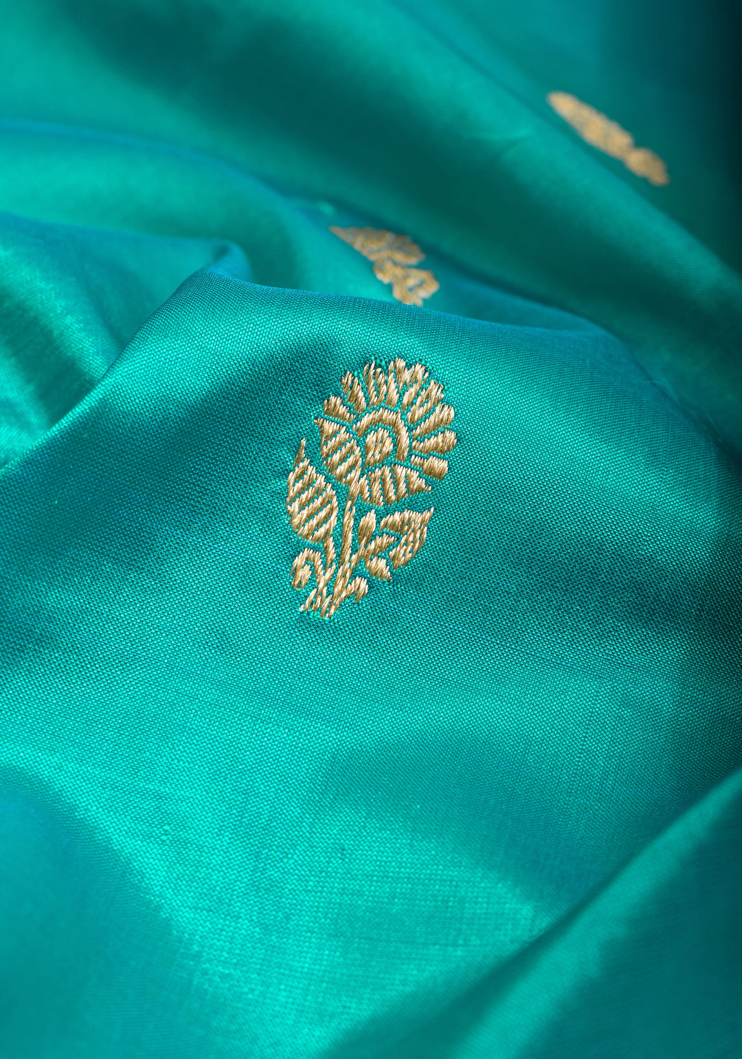 Feroza Banarasi Katan Silk Lightweight Saree With zari Butti and Meenaakari Paisley Pallu  | SILK MARK CERTIFIED