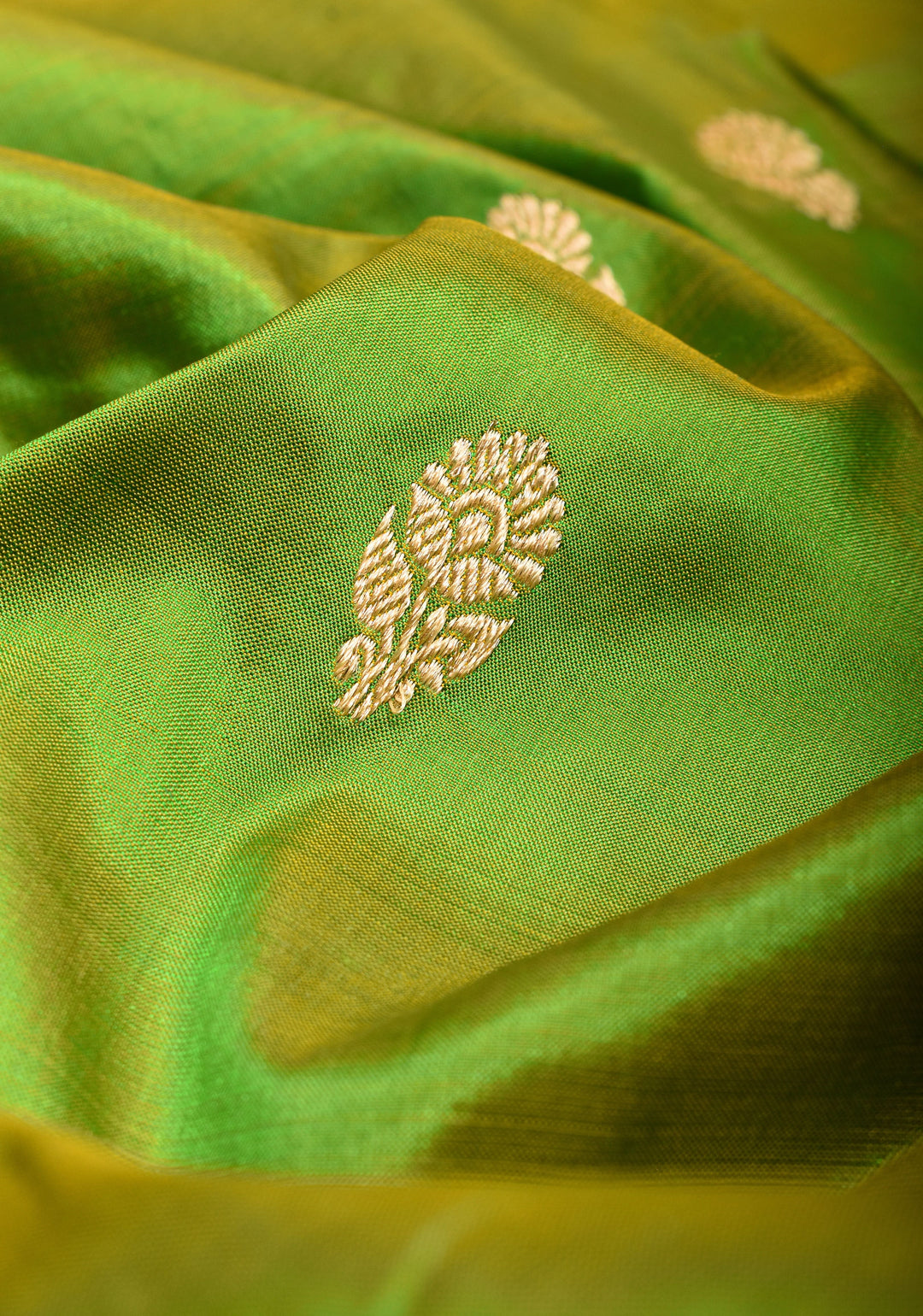 Green Dual tone Banarasi Katan Silk Lightweight Saree with Zari Butti and Meenakari Paisley Pallu | SILK MARK CERTIFIED