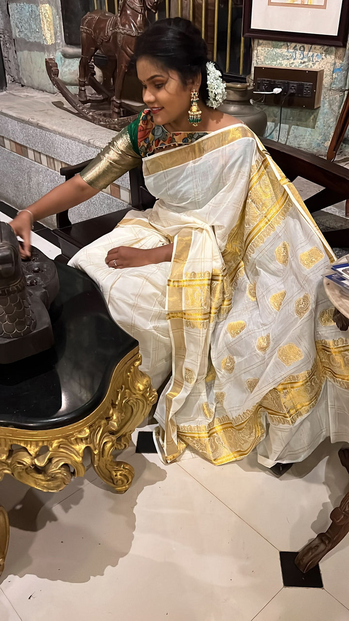 Elegant Kerala Kasavu Saree in Off White and Gold. Stunning Top Seller Saree!