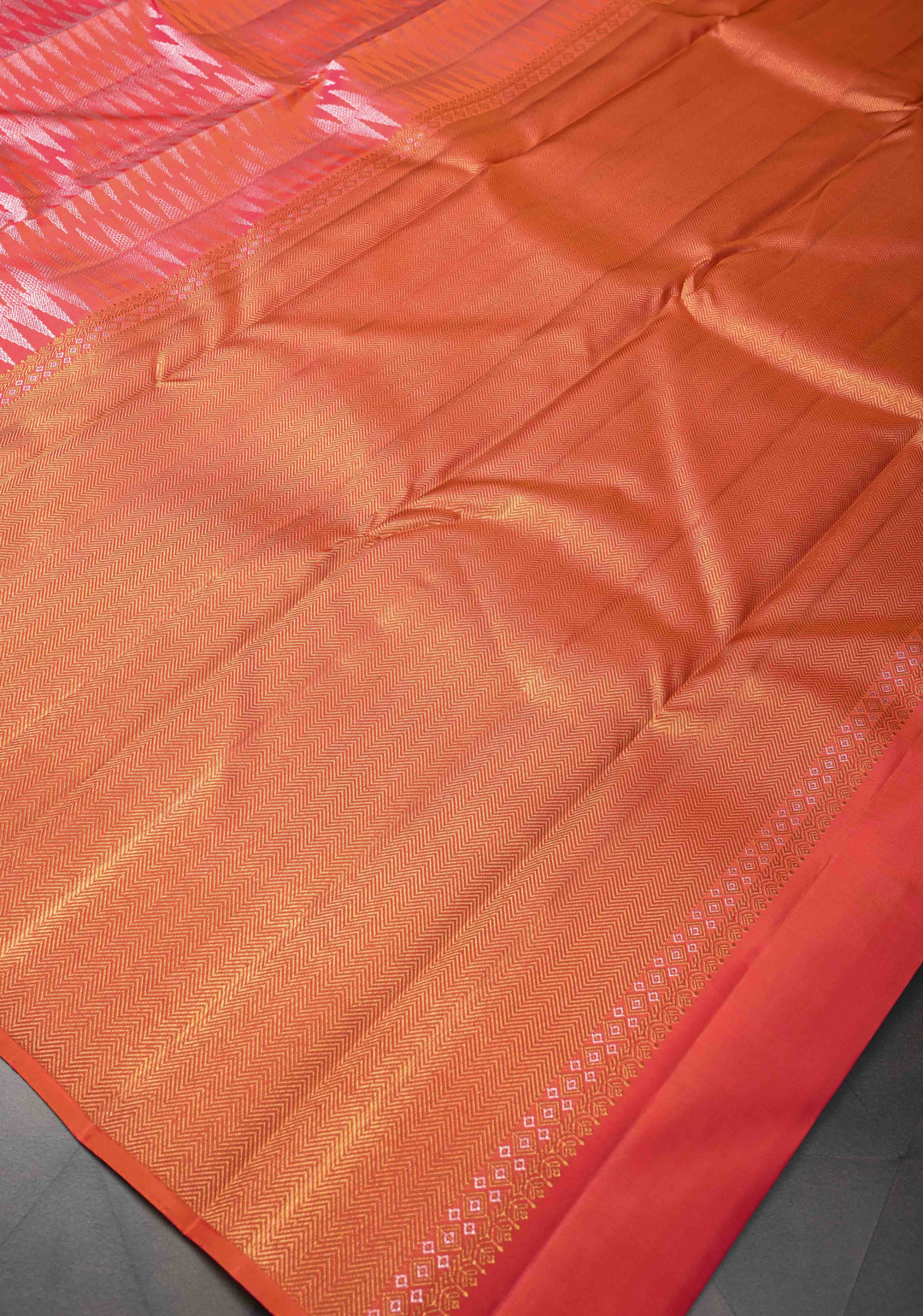 Borderless Kesari  Pink-Orange dual tone Kanjivaram Silk Saree with Zari chevron pattern| SILK MARK CERTIFIED