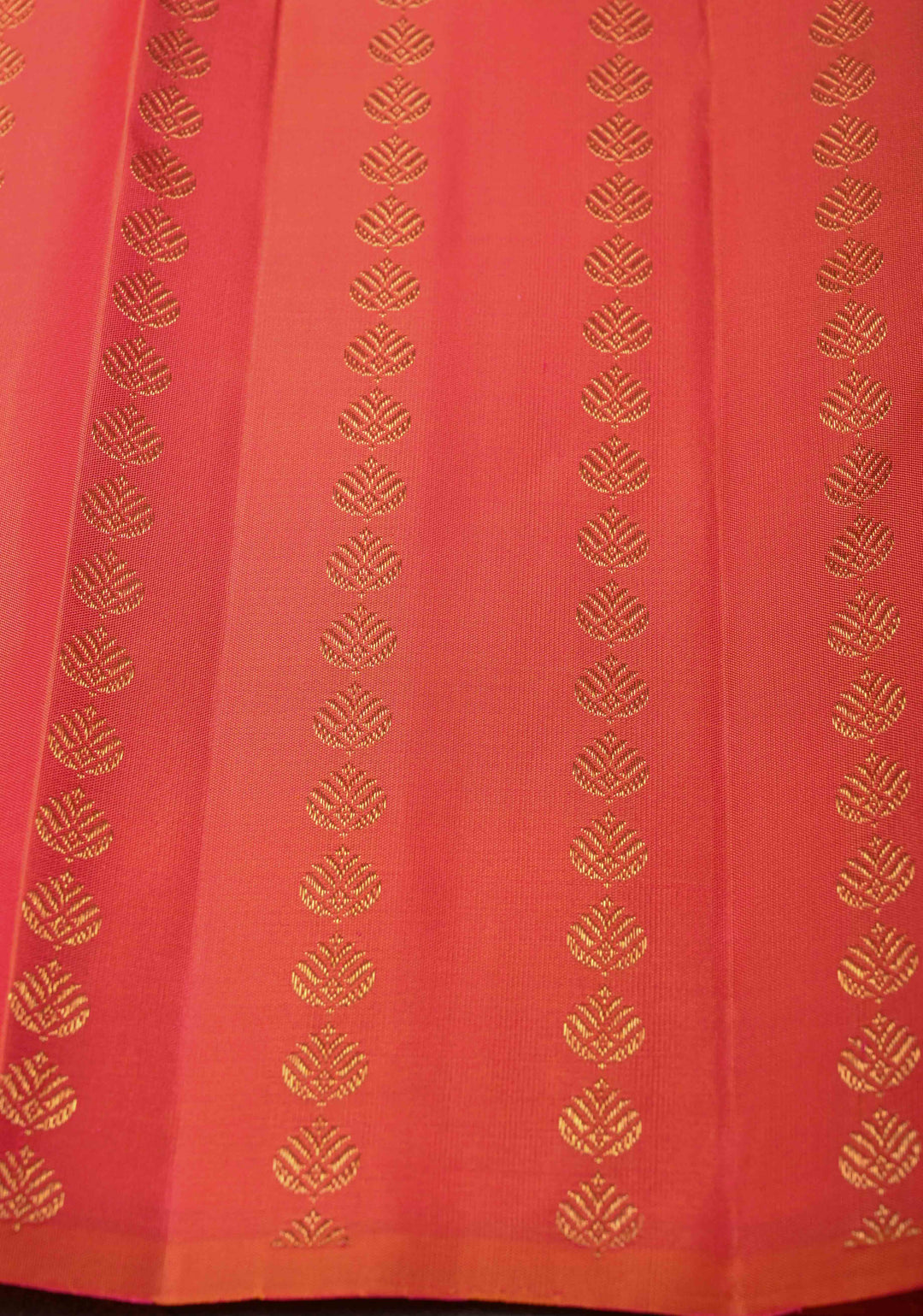 Borderless Kesari  Pink-Orange dual tone Kanjivaram Silk Saree with Zari chevron pattern| SILK MARK CERTIFIED