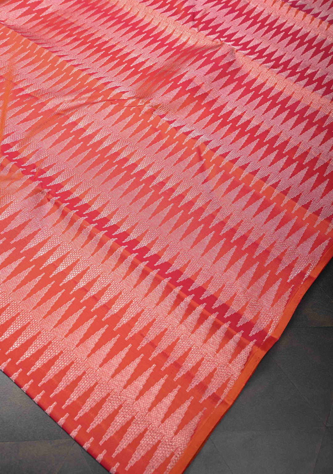 Borderless Kesari  Pink-Orange dual tone Kanjivaram Silk Saree with Zari chevron pattern| SILK MARK CERTIFIED