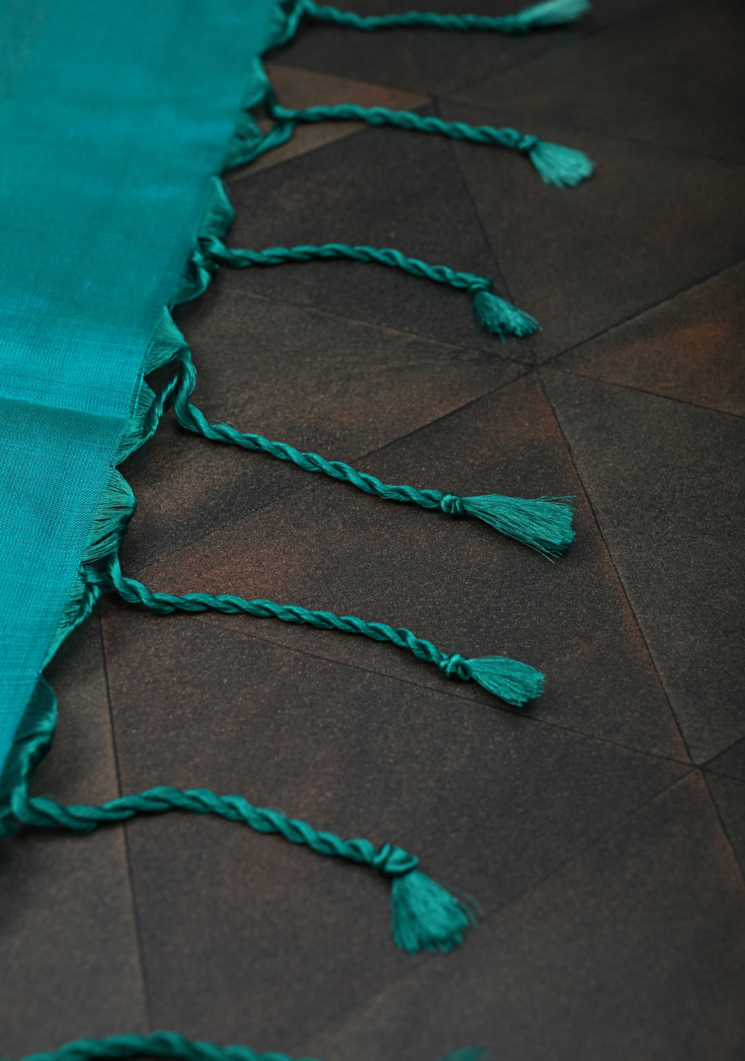 Borderless Dark Turquoise Kanjivaram Soft Silk Saree With Zari Buttas | SILK MARK CERTIFIED