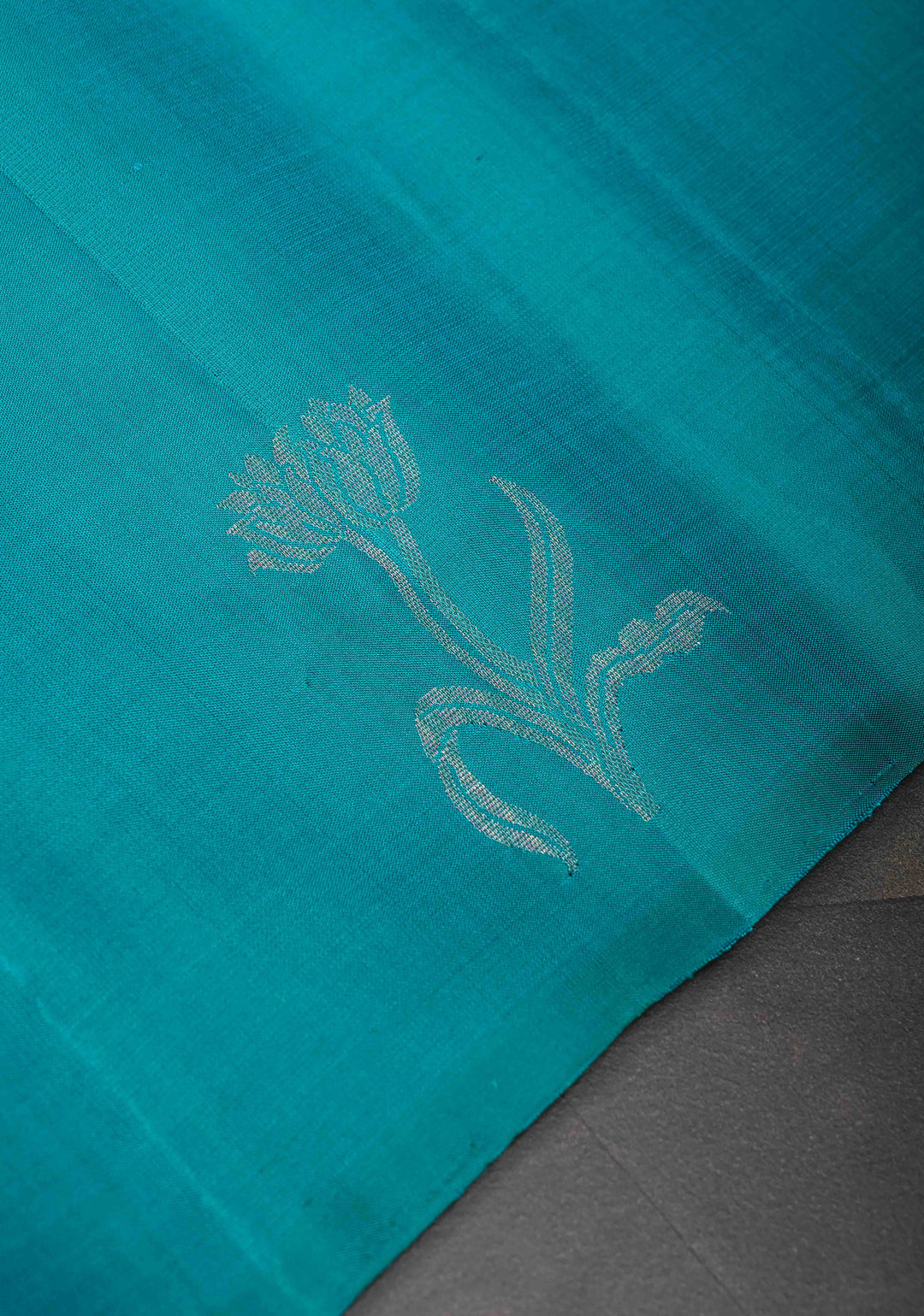 Borderless Dark Turquoise Kanjivaram Soft Silk Saree With Zari Buttas | SILK MARK CERTIFIED