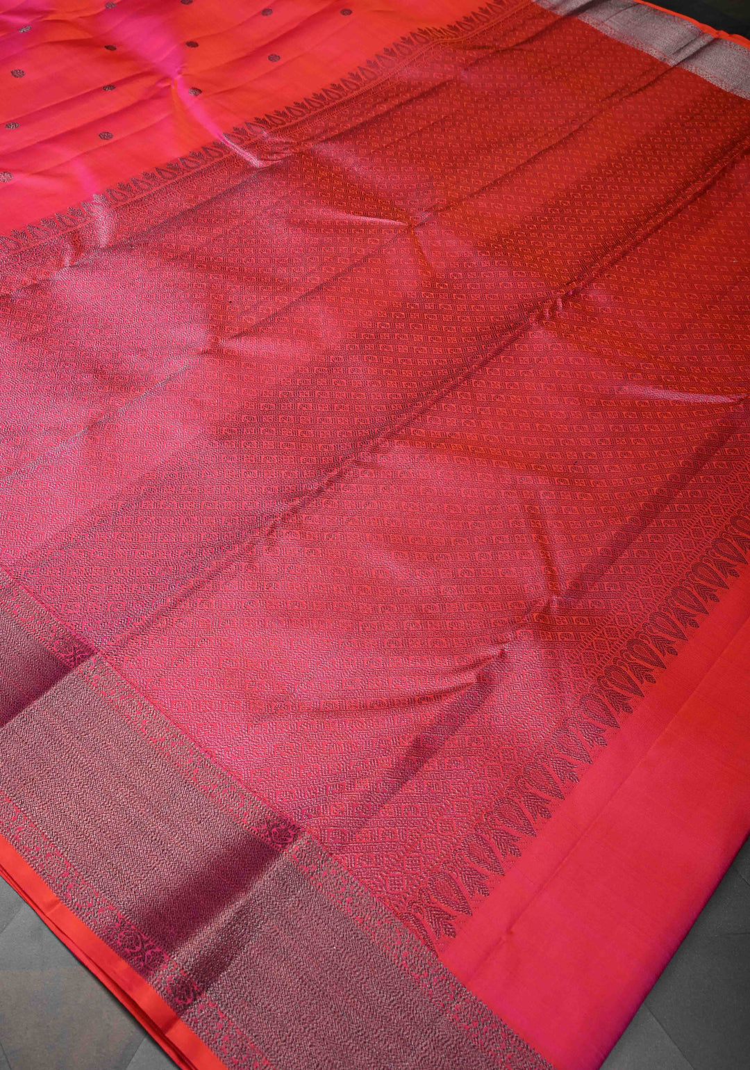 Pink dual tone Kanjivaram Pure Silk Saree with trendy Antique Black Zari Broder | SILK MARK CERTIFIED