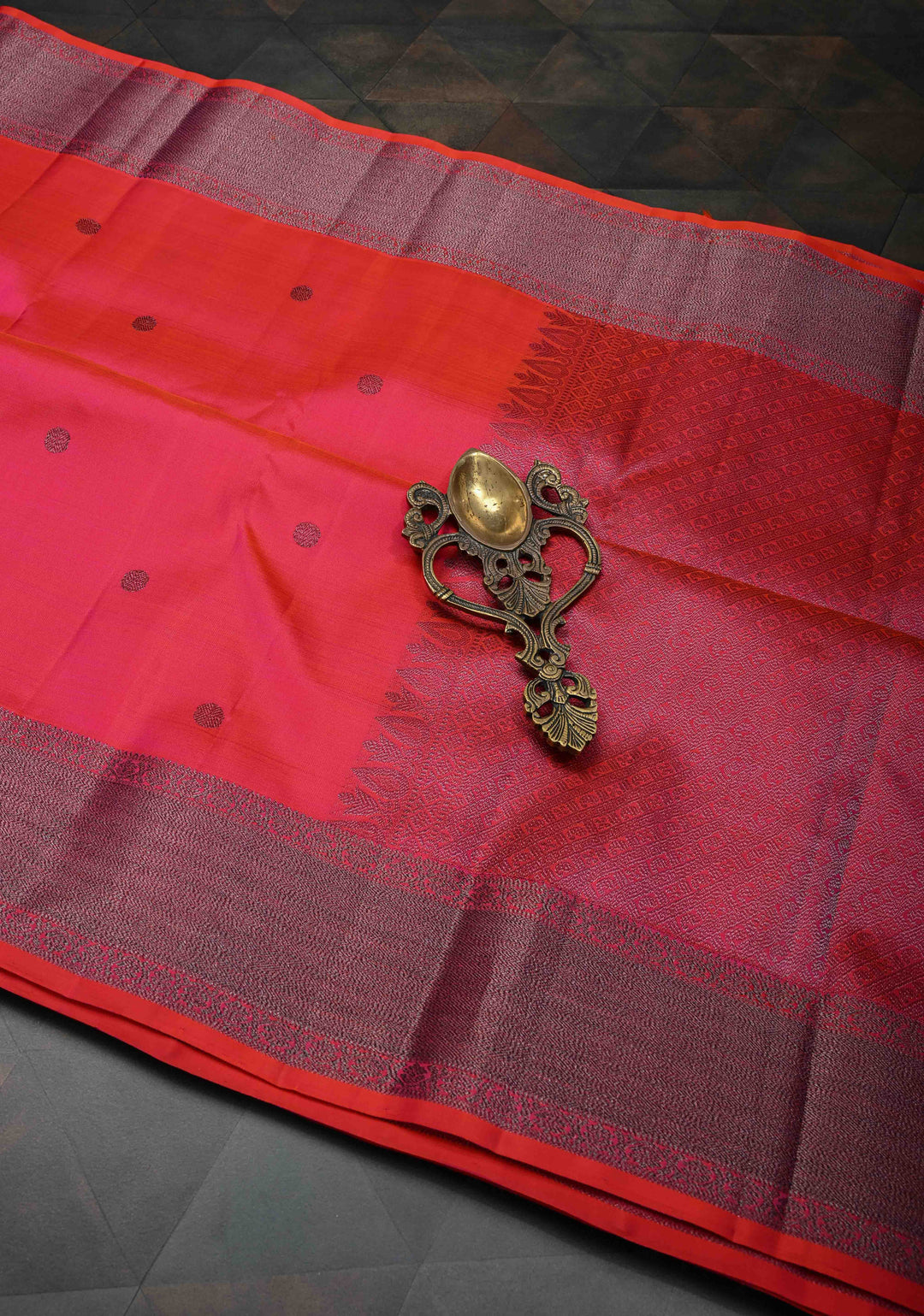 Pink dual tone Kanjivaram Pure Silk Saree with trendy Antique Black Zari Broder | SILK MARK CERTIFIED