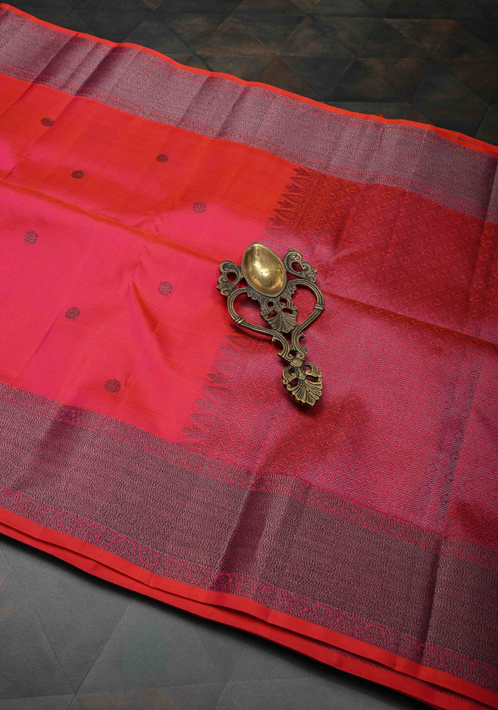 Pink dual tone Kanjivaram Pure Silk Saree with trendy Antique Black Zari Broder | SILK MARK CERTIFIED