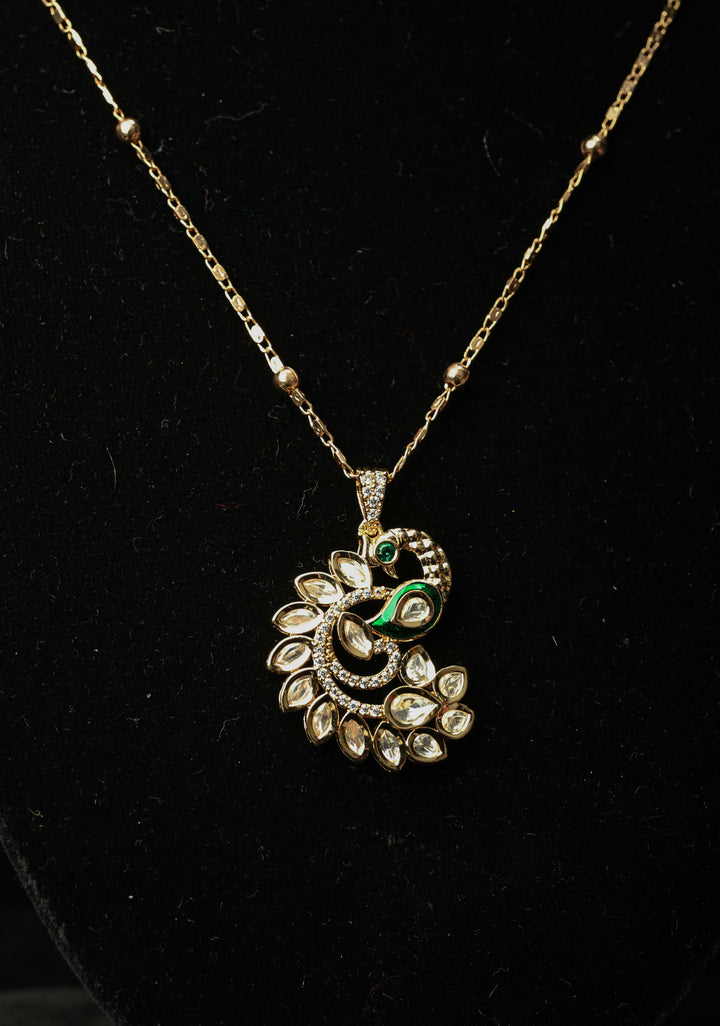 Regal Mor Pendant Set