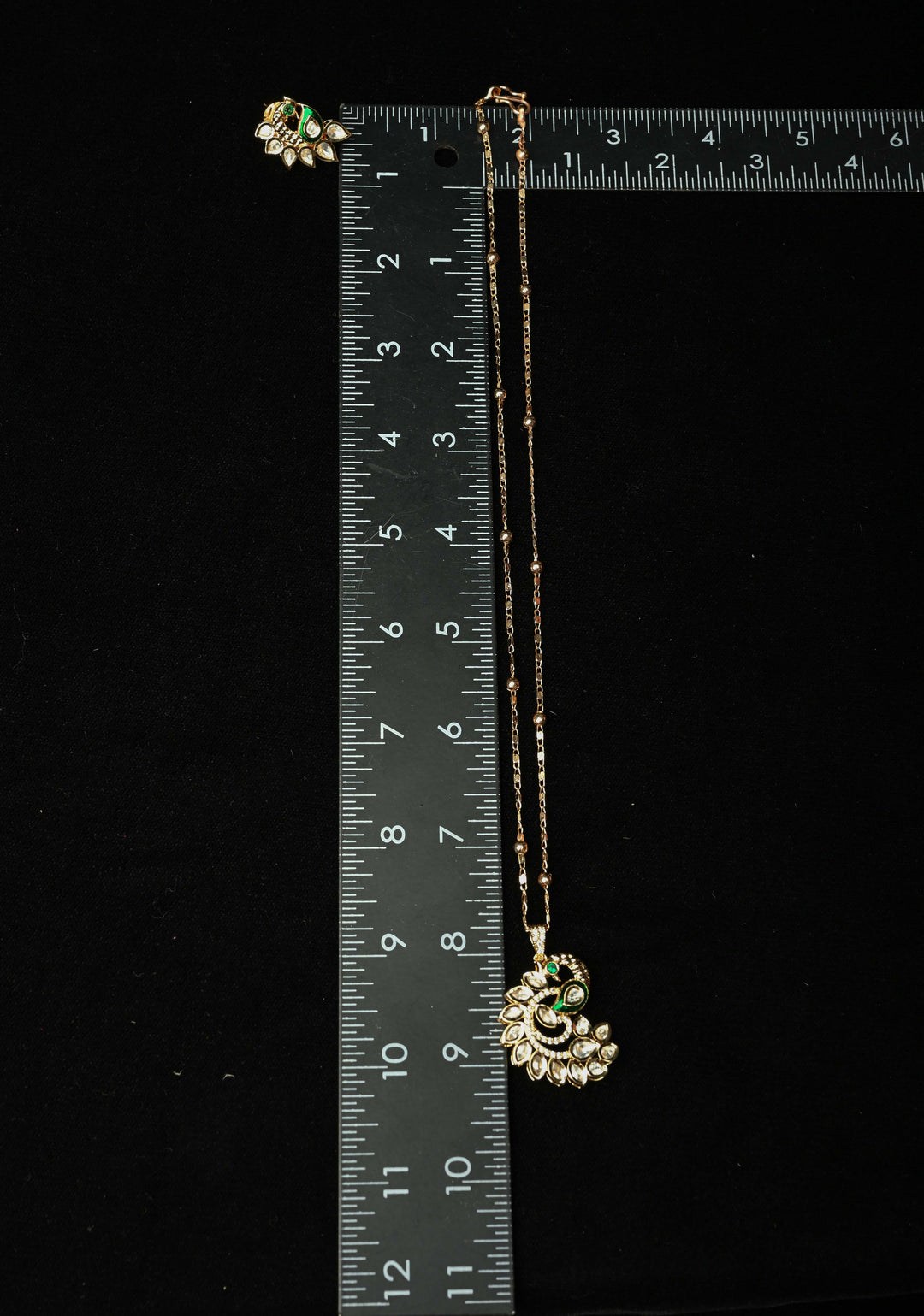 Regal Mor Pendant Set