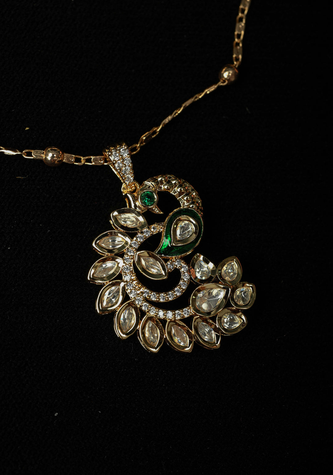 Regal Mor Pendant Set