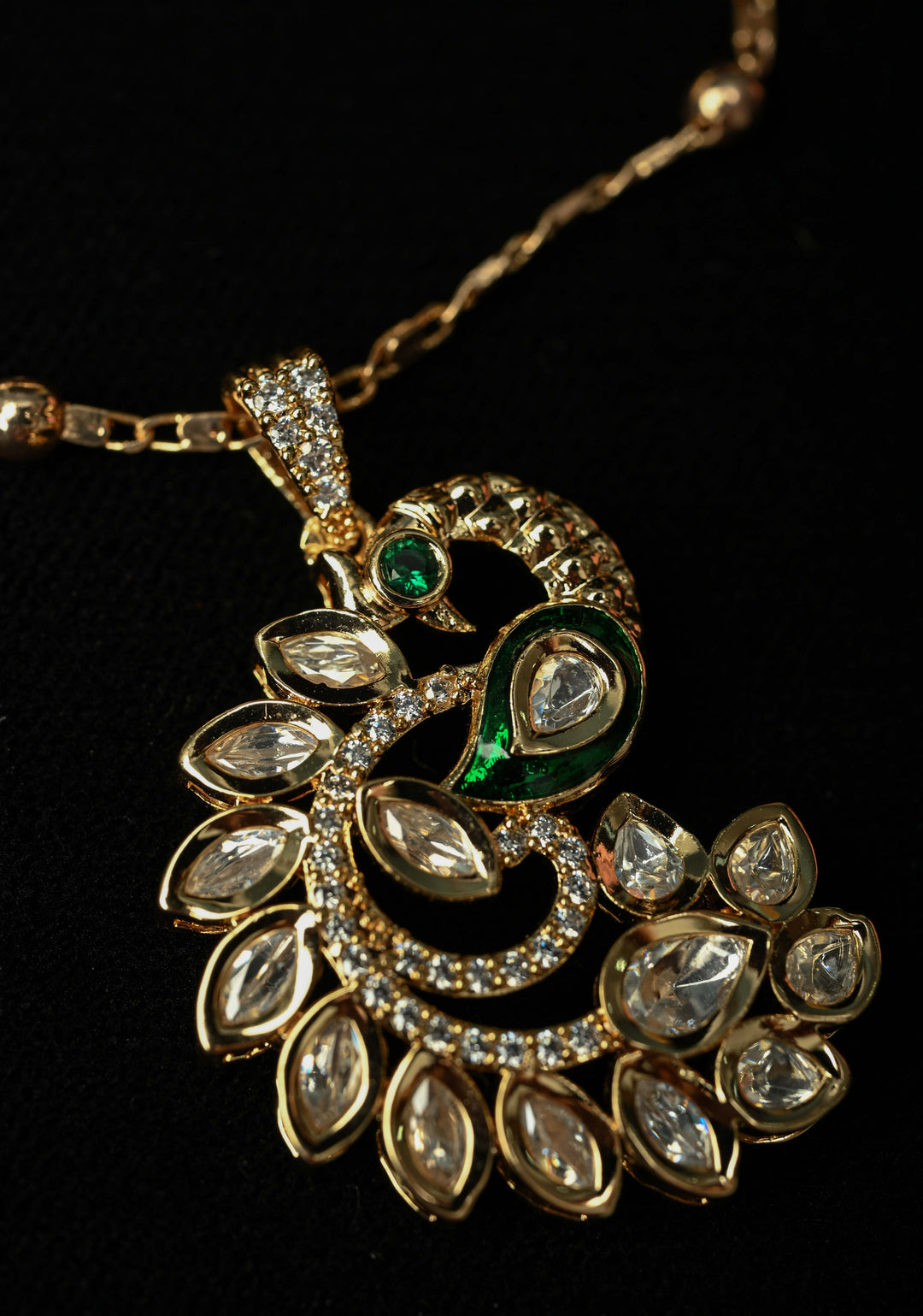 Regal Mor Pendant Set