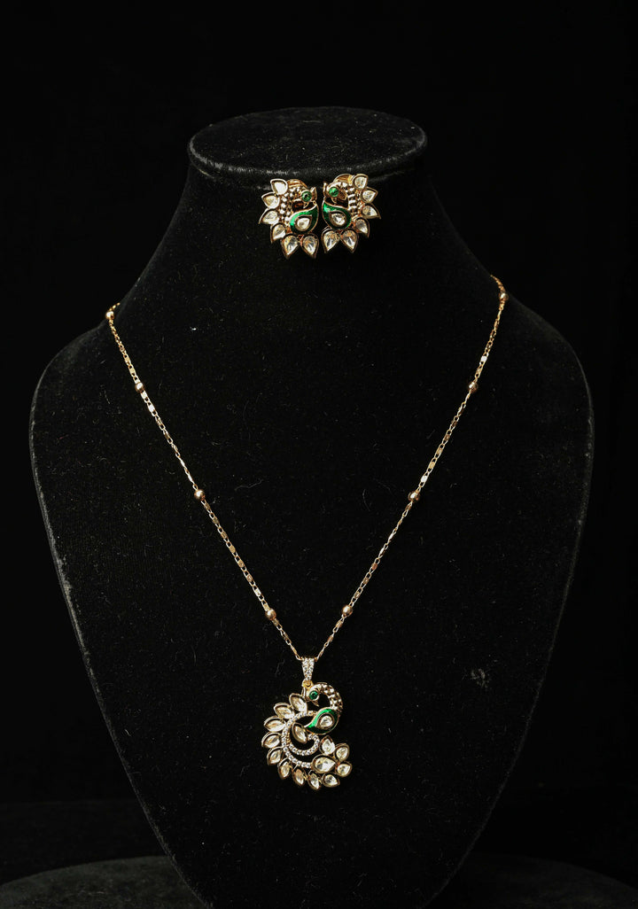 Regal Mor Pendant Set