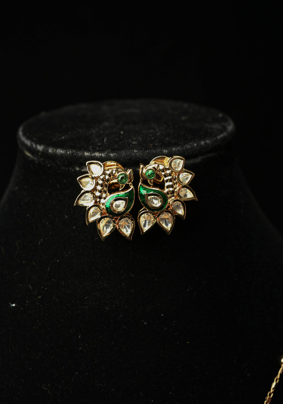 Regal Mor Pendant Set