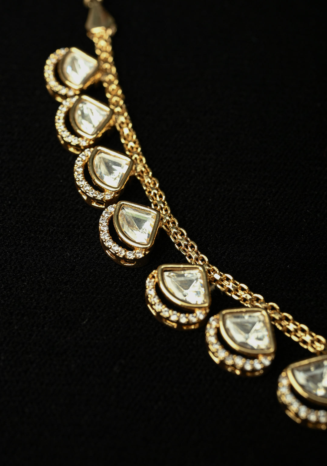 Aarohi Kundan Elegance Necklace Set with gold tone