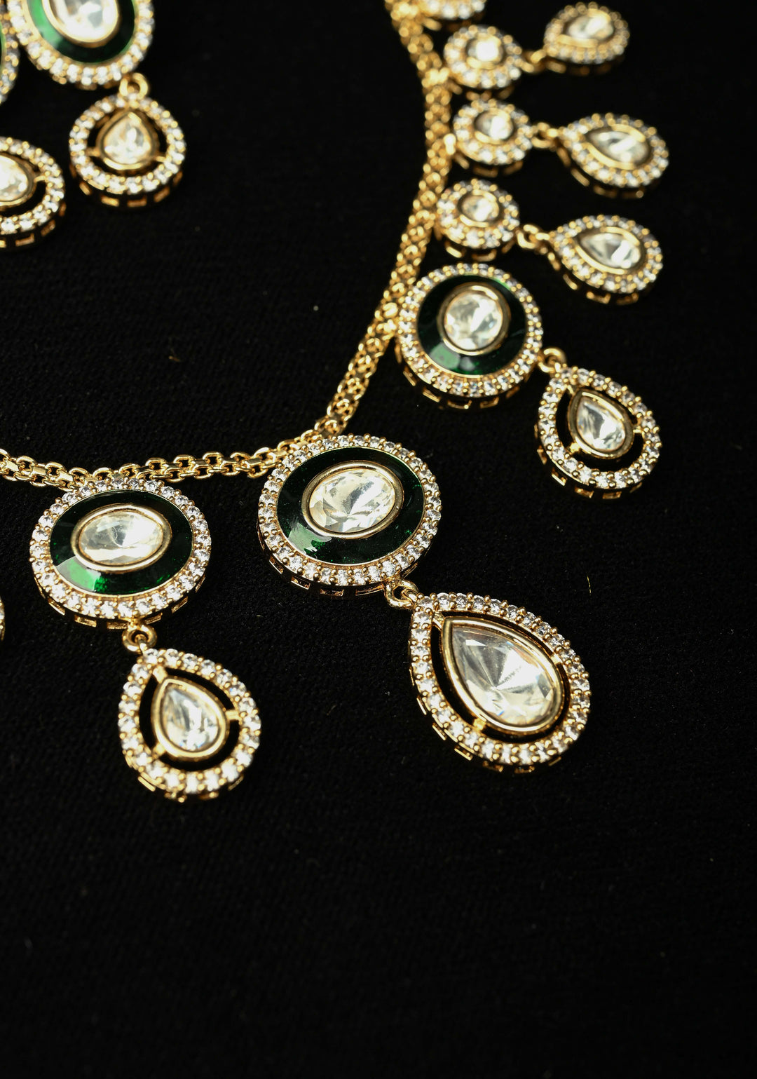 Kundan Elegant Necklace and Earring With white stone