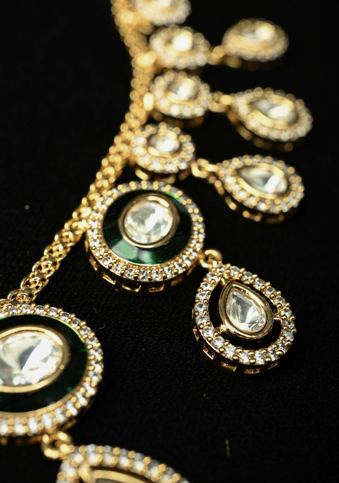 Kundan Elegant Necklace and Earring With white stone