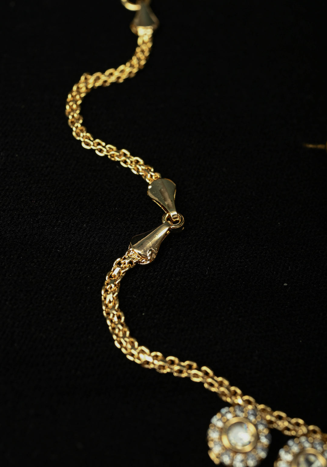 Kundan Elegant Necklace and Earring With white stone