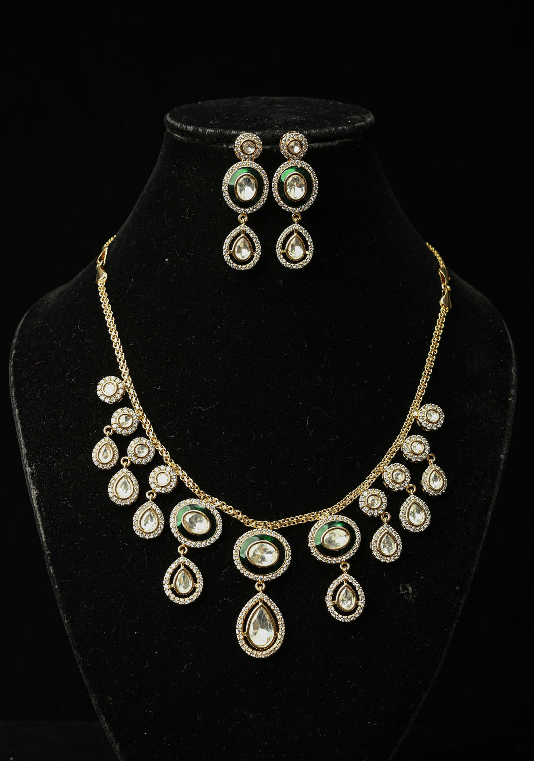 Kundan Elegant Necklace and Earring With white stone