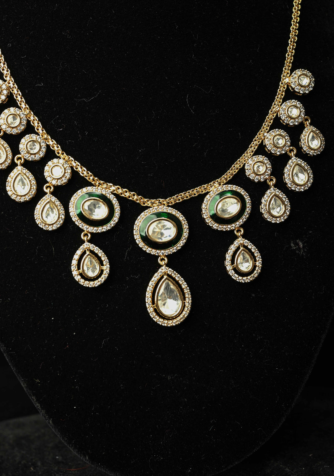 Kundan Elegant Necklace and Earring With white stone