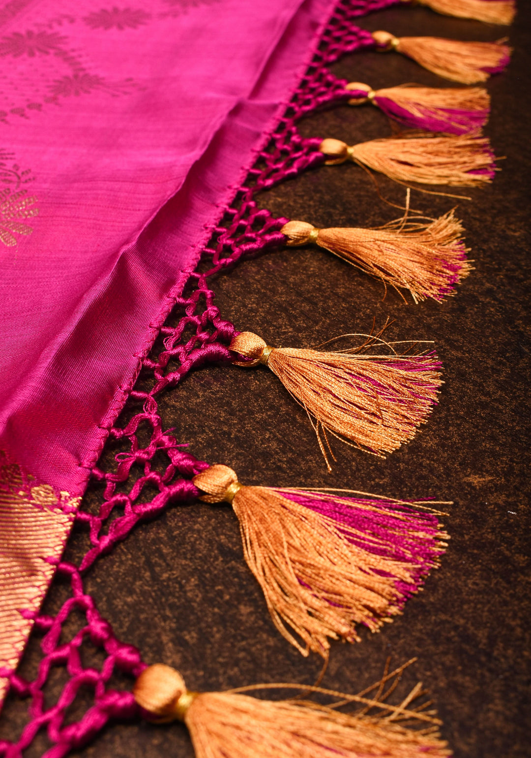 Exquisite Kanjivaram Silk Saree in Green Red  Dual Tone with Grand Pallu   | SILK MARK CERTIFIED