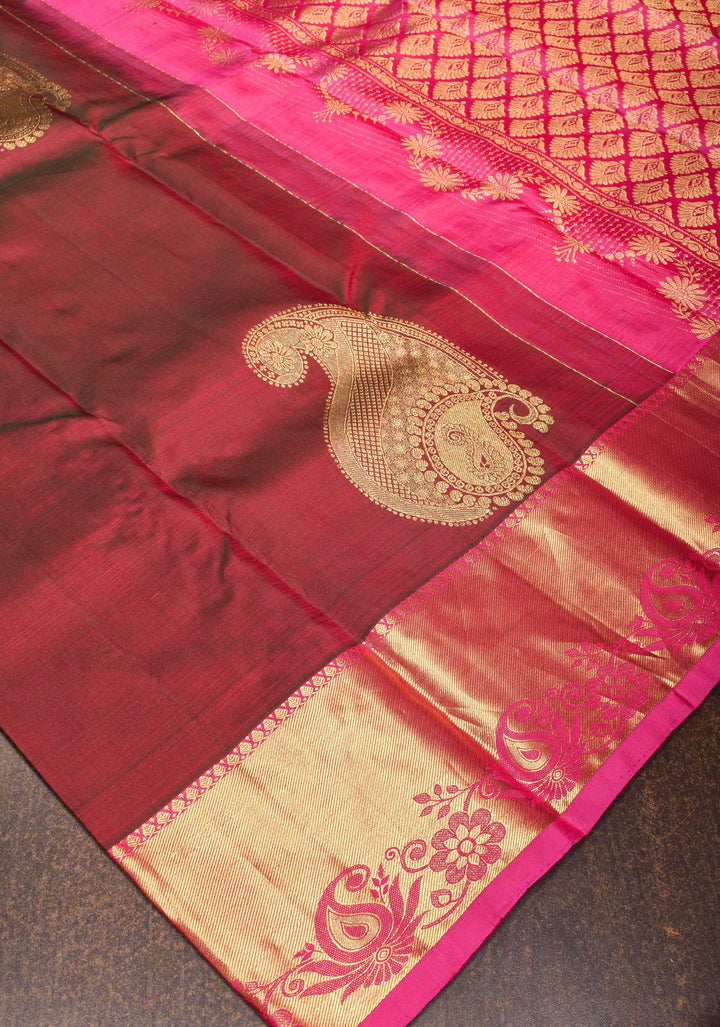 Exquisite Kanjivaram Silk Saree in Green Red  Dual Tone with Grand Pallu   | SILK MARK CERTIFIED