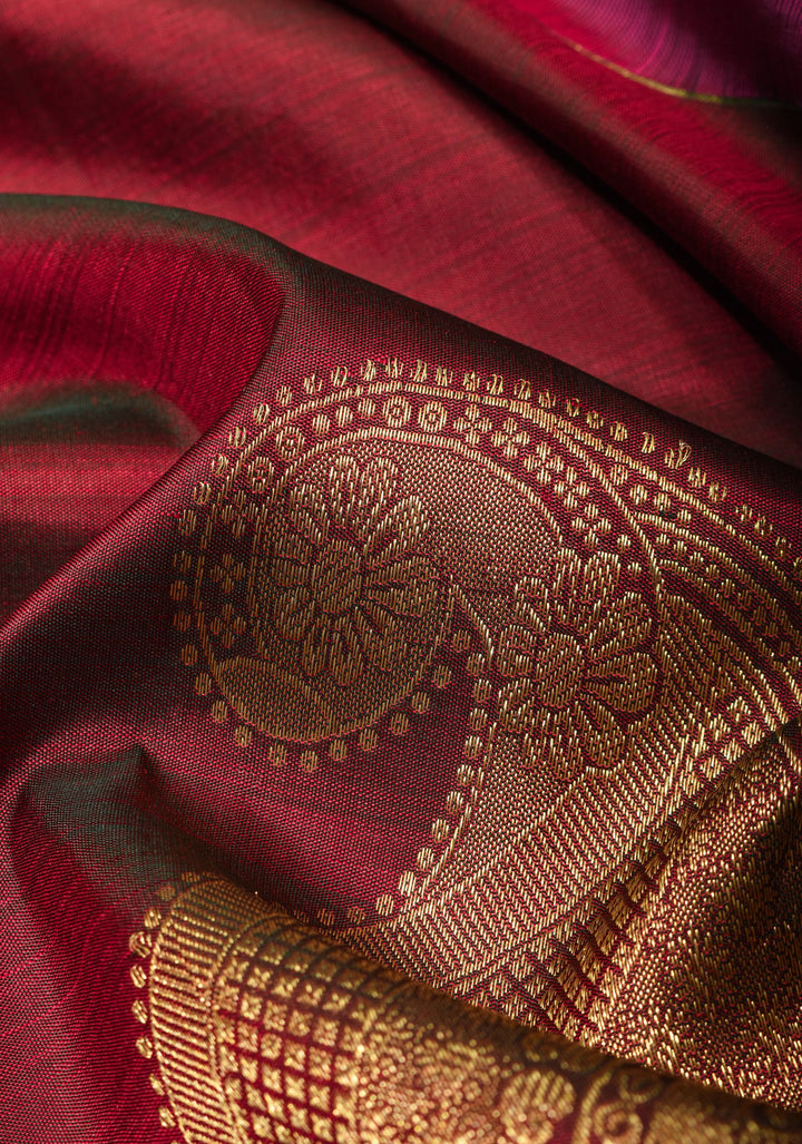 Exquisite Kanjivaram Silk Saree in Green Red  Dual Tone with Grand Pallu   | SILK MARK CERTIFIED