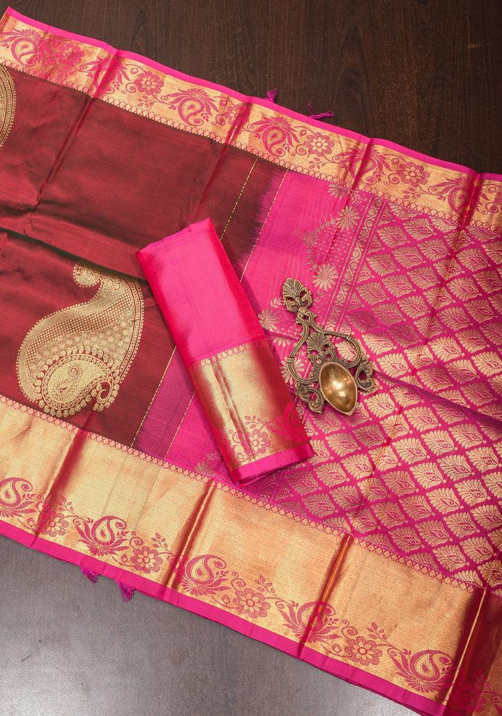 Exquisite Kanjivaram Silk Saree in Green Red  Dual Tone with Grand Pallu   | SILK MARK CERTIFIED