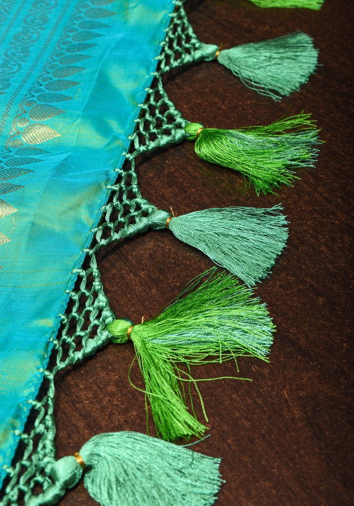 Green Dual Tone pure Kanjivaram Silk Saree with Damask Motifs and Zari Border | SILK MARK CERTIFIED