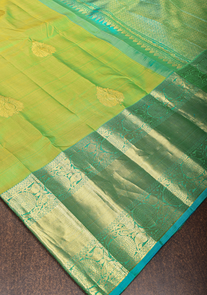Green Dual Tone pure Kanjivaram Silk Saree with Damask Motifs and Zari Border | SILK MARK CERTIFIED