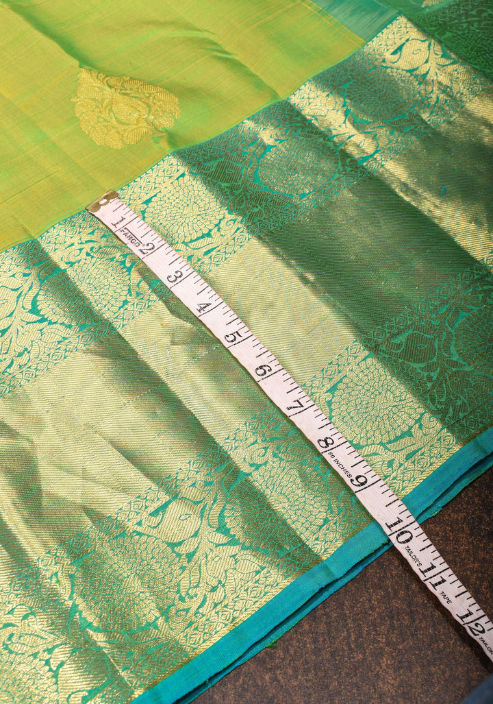 Green Dual Tone pure Kanjivaram Silk Saree with Damask Motifs and Zari Border | SILK MARK CERTIFIED