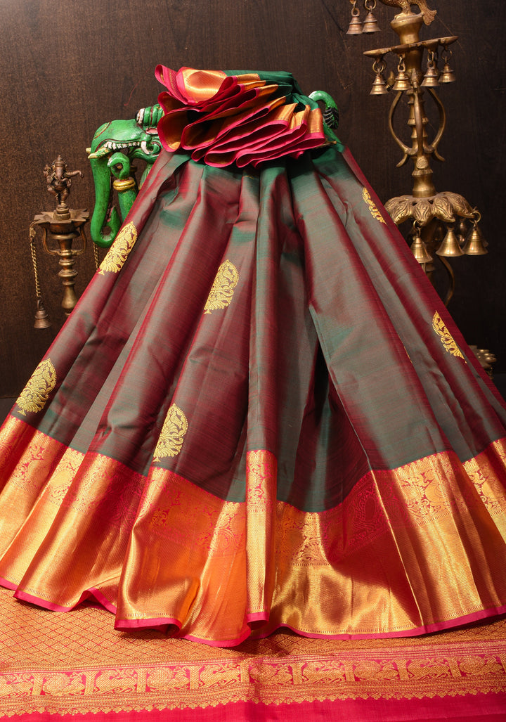 Green Dual Tone Pure Kanjivaram Silk Saree with Damask Motifs and Zari Border | SILK MARK CERTIFIED