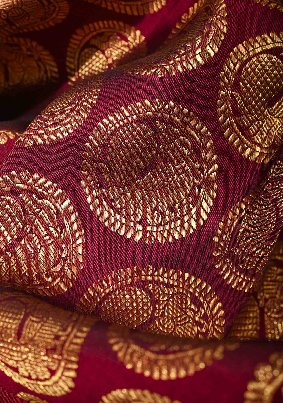 Exquisite Grand Brocade Kanjivaram Pure Silk Saree in Maroon with Intricate Pallu and Zari Border| SILK MARK CERTIFIED