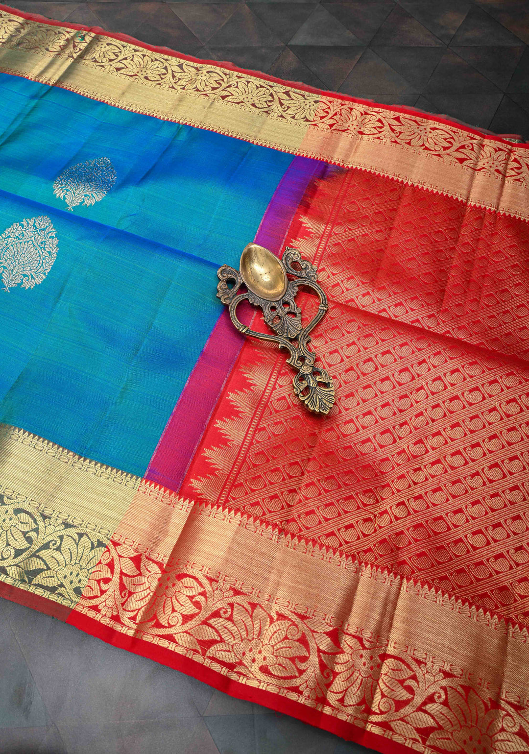 Peacock Blue Dual tone Kanjivaram Pure Silk Saree with Damask Motifs and Zari Border | SILK MARK CERTIFIED