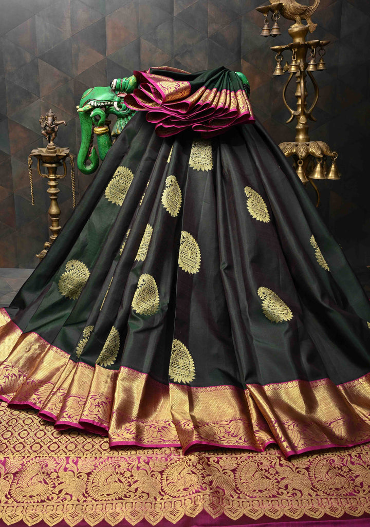 Deep Green Kanjivaram Silk Saree with Paisley Motifs And Contrast Zari Border | SILK MARK CERTIFIED