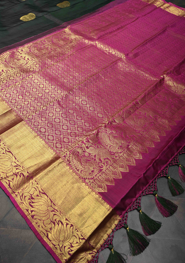 Deep Green Kanjivaram Silk Saree with Paisley Motifs And Contrast Zari Border | SILK MARK CERTIFIED