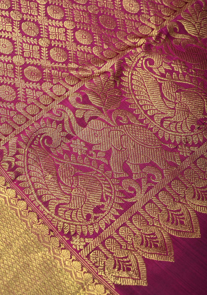 Deep Green Kanjivaram Silk Saree with Paisley Motifs And Contrast Zari Border | SILK MARK CERTIFIED