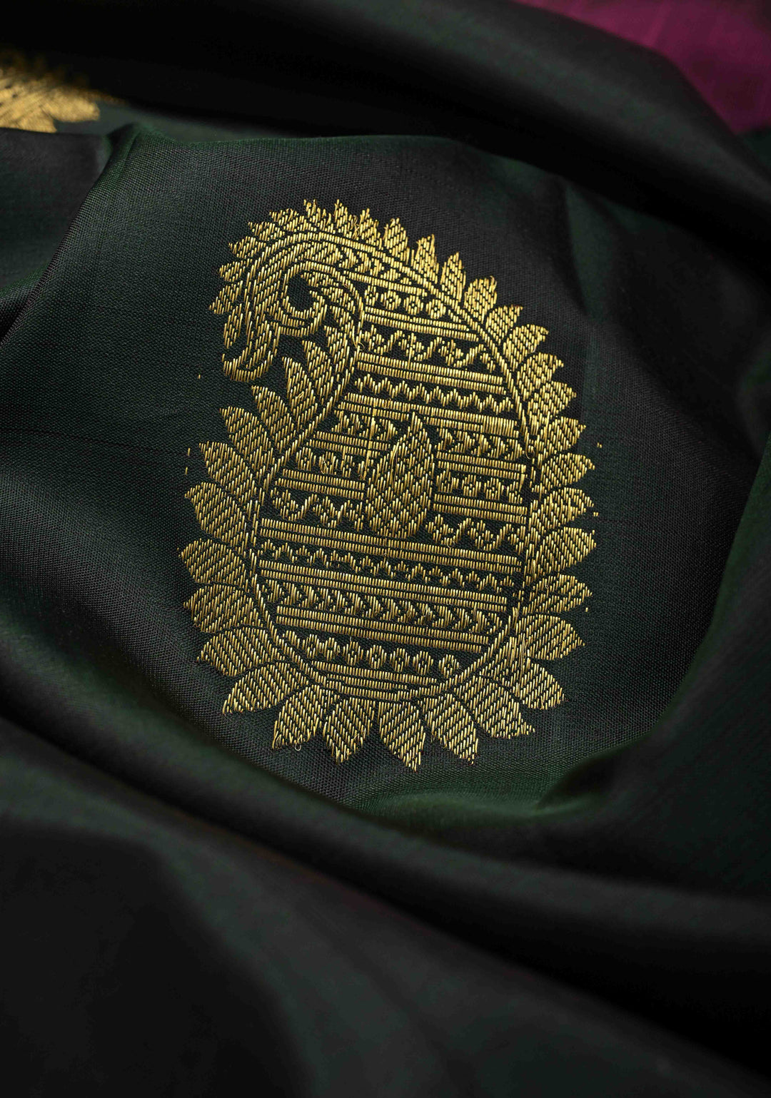 Deep Green Kanjivaram Silk Saree with Paisley Motifs And Contrast Zari Border | SILK MARK CERTIFIED