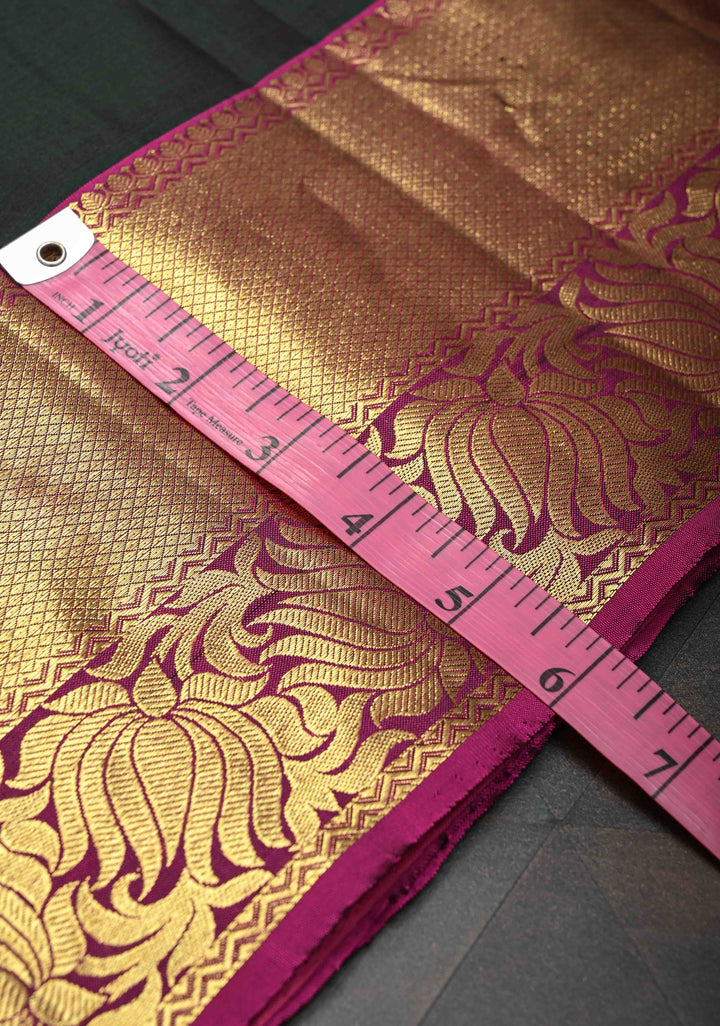 Deep Green Kanjivaram Silk Saree with Paisley Motifs And Contrast Zari Border | SILK MARK CERTIFIED