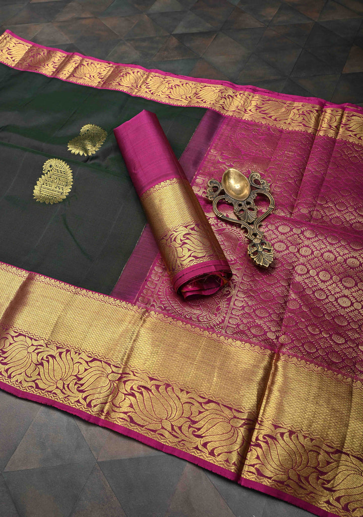 Deep Green Kanjivaram Silk Saree with Paisley Motifs And Contrast Zari Border | SILK MARK CERTIFIED