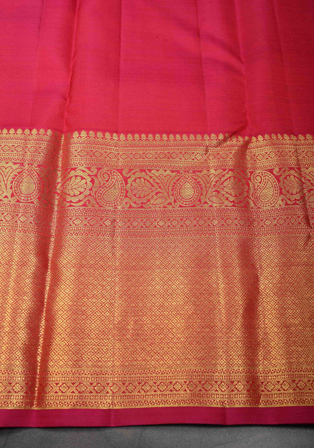 Green Dual tone Kanjivaram Silk Saree with Zari Buttas and Contrast Wide Zari Border | SILK MARK CERTIFIED