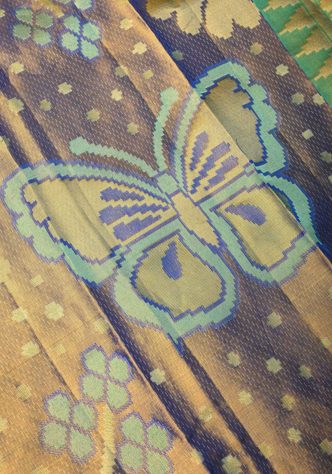 Purple Dual Tone Kanjivaram Pure Silk Saree With Meenakari Buttas and Borderless pattern | SILK MARK CERTIFIED