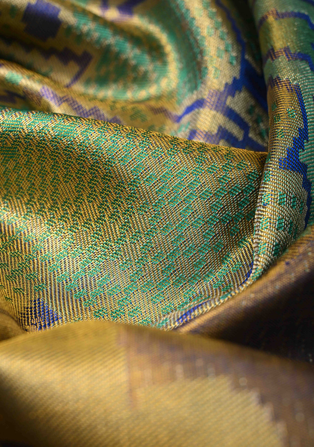 Purple Dual Tone Kanjivaram Pure Silk Saree With Meenakari Buttas and Borderless pattern | SILK MARK CERTIFIED