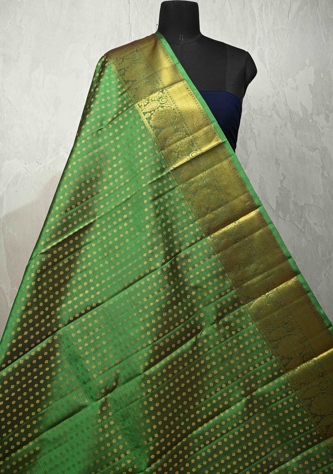 DUPATTA: Pure Kanjivaram Dupatta in Green with Chunri Buttis Brocade and Paisley Zari Borders | SILK MARK CERTIFIED