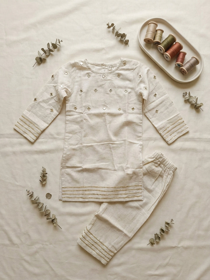 Girls Off-White Mirror Work Straight Kurta & Pyjamas Set | SHOBITAM
