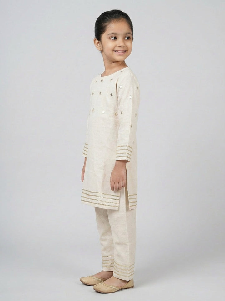 Girls Off-White Mirror Work Straight Kurta & Pyjamas Set | SHOBITAM