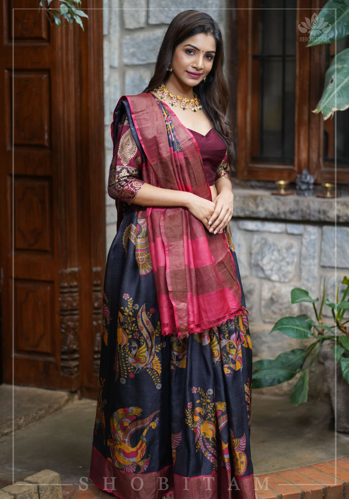 Jari Tussar Lightweight Silk Saree in Black and Maroon with Kalamkari Digital Print  | SILK MARK CERTIFIED